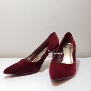 🌸 Old Navy Burgundy Velvet heels